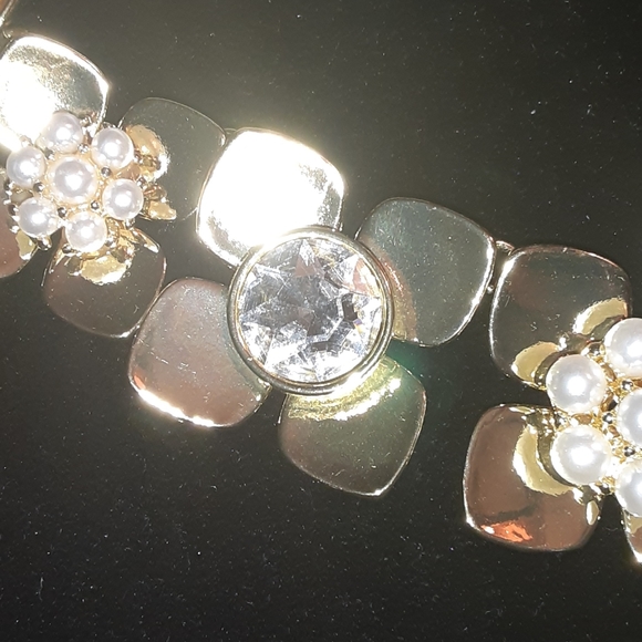 ANN TAYLOR FACTORY GOLD STATEMENT NECKLACE - Picture 6 of 8